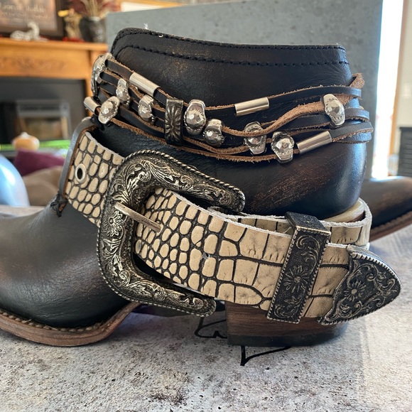 Freebird by Steven Saloon Black Leather booties size 8 - Picture 5 of 6